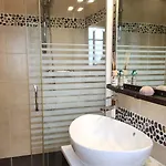 Villa De Standing Avec Piscine A Debordement, Jacuzzi Et Jardin A 5 Min Du Centre De *