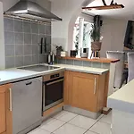 Villa De Standing Avec Piscine A Debordement, Jacuzzi Et Jardin A 5 Min Du Centre De Nîmes