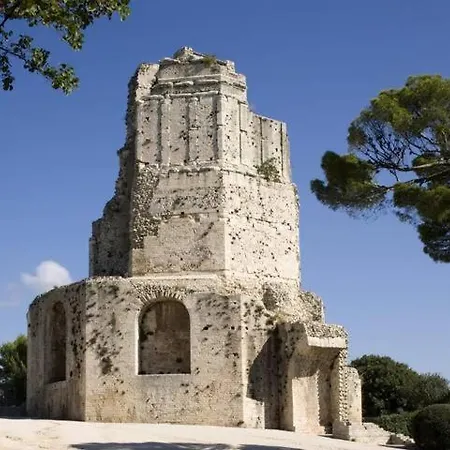 Villa De Standing Avec Piscine A Debordement, Jacuzzi Et Jardin A 5 Min Du Centre De Nimes