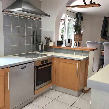 Villa De Standing Avec Piscine A Debordement, Jacuzzi Et Jardin A 5 Min Du Centre De Nimes