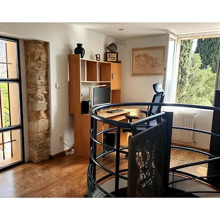 De Standing Avec Piscine A Debordement, Jacuzzi Et Jardin A 5 Min Du Centre De Villa Nîmes