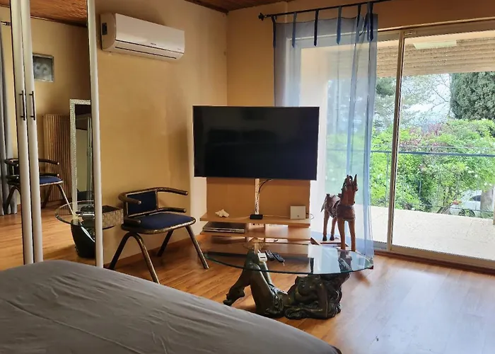 De Standing Avec Piscine A Debordement, Jacuzzi Et Jardin A 5 Min Du Centre De Willa Nîmes